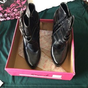 Qupid NWOT Black Platform Nelson  Ankle Shoe Boot Heel 7M